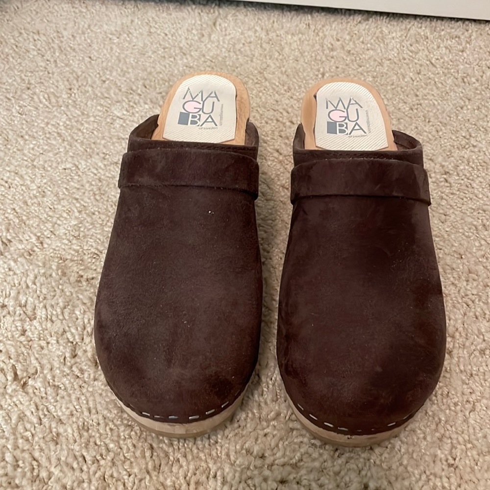 Brown suede clog